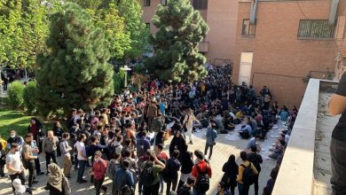 عادل فردوسی پور در جمع دانشجویان معترض
