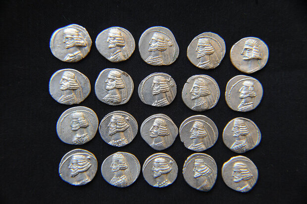تعدادی سکه های تاریخی مربوط به عصر صفویه در ورامین کشف شد