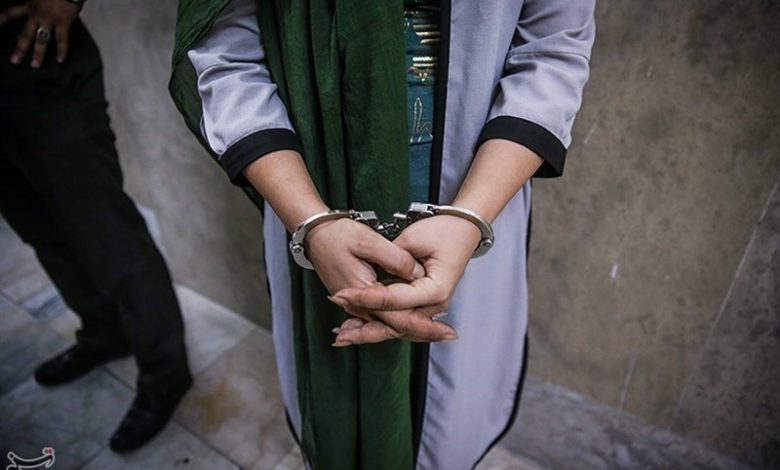 زن مأمور نما در قرچک دستگیر شد
