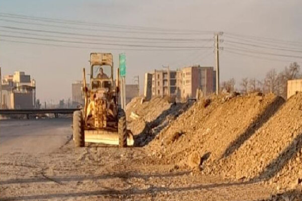 سقوط یک دستگاه خودرو پراید در کانال آب پاکدشت