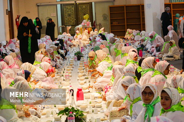 جشن روزه اولی‌ها در مسجد صاحب الزمان (عج) شهر فردوسیه برگزار شد