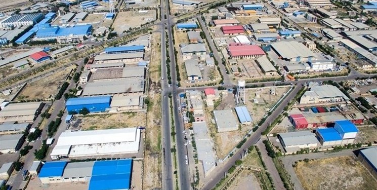 سقوط 5 دکل برقی در شهرک صنعتی شمس آباد/ روزانه 8 فیدر برق قطع می‌شود