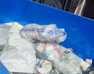 کشف یک تُن مواد غذایی فاسد از یک فروشگاه زنجیره ای در شهریار
