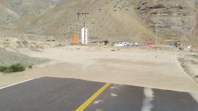 سیلاب، محور فیروزکوه به سمنان را مسدود کرد
