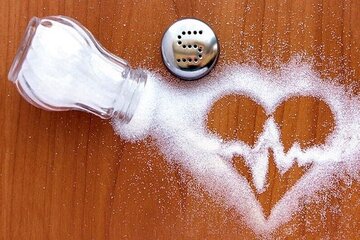 لطفا جدی بگیرید! زیاده‌روی در مصرف نمک، با بدن شما چه می‌کند؟