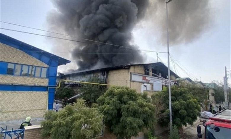 آتش‌سوزی در کارخانه پلاستیک شهرک صنعتی پرند