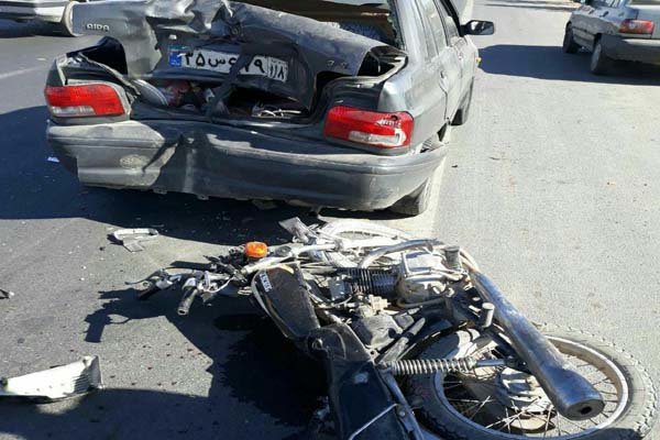 رئیس سازمان آتش‌نشانی رباط‌کریم خبر داد؛ تصادف شاخ به شاخ خودروی پژو با موتورسیکلت/۲ راکب فوت شدند