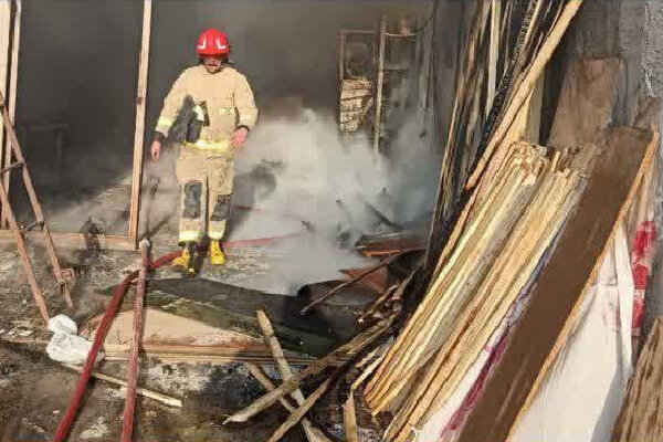 رباط کریم- رییس سازمان آتش نشانی و خدمات ایمنی شهرداری رباط کریم از اطفای حریق واحد تولیدی نجاری در وهن آباد خبر داد.