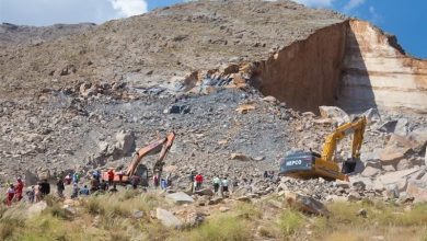 آوار ۴۰۰ هزار تن سنگ روی مفقودین ریزش معدن در شازند| کشف ۲ جسد و بازداشت صاحب معدن