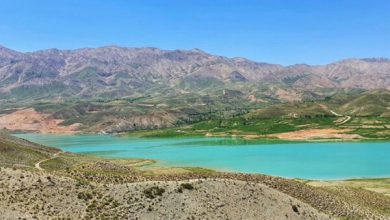 ساخت استخر ذخیره آب در «سله بن» فیروزکوه؛ روستاییان پای کار آمدند