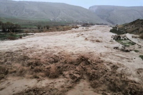 سیلاب فیروزکوه به باغات و مسکن شهری خسارت زد