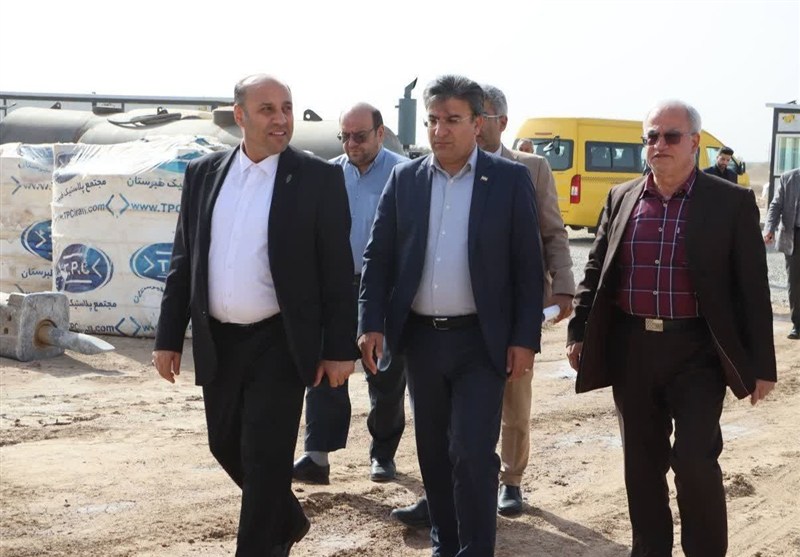 بزرگترین مزرعه انرژی خورشیدی استان تهران در ورامین کلید خورد